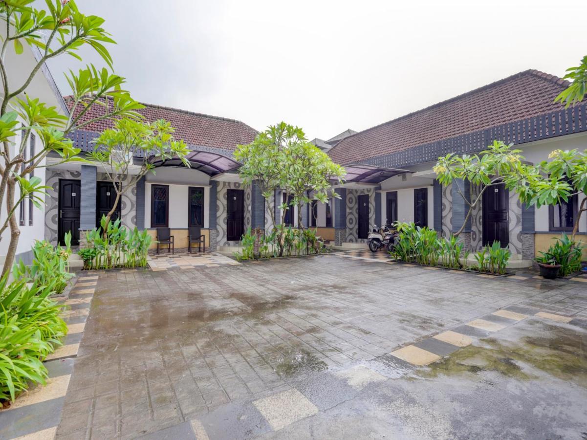 Oyo 90131 Liberty Guest House Sempidi Exterior photo
